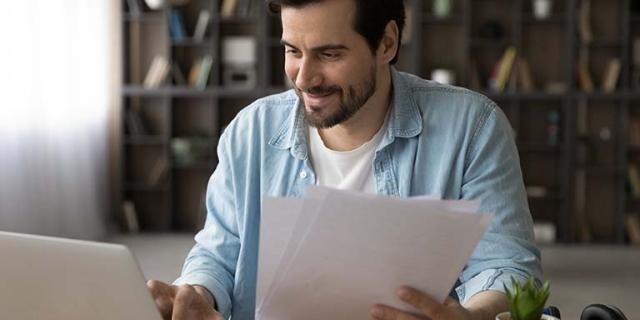 employer reviewing their 401k plan